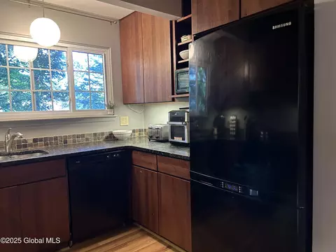 Kitchen - 33 Oak Rd, Delmar, NY 12054 photo 3 of 3