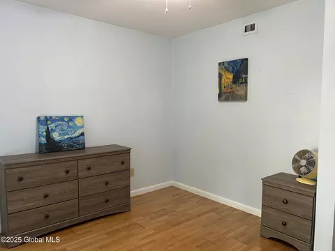 Bedroom - 33 Oak Rd, Delmar, NY 12054 photo 3 of 4