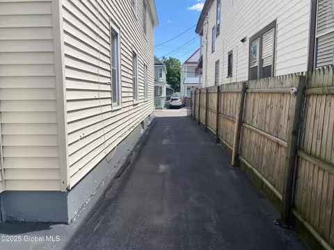 Entry Way - 20 Hawk St, Schenectady, NY 12307 photo 1 of 2