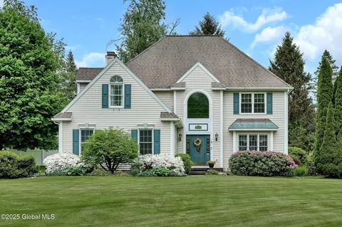 82 Mann Blvd, Halfmoon, NY 12065
