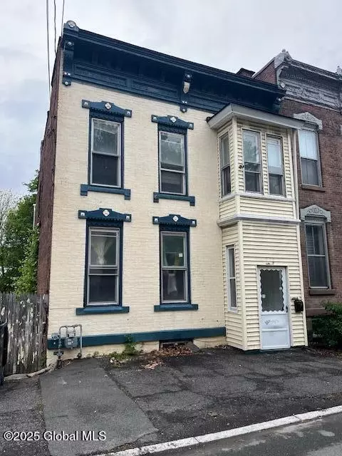 201 10th St, Troy, NY 12180
