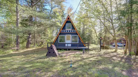 103 Pine Cone Ln, Lake Pleasant, NY 12108