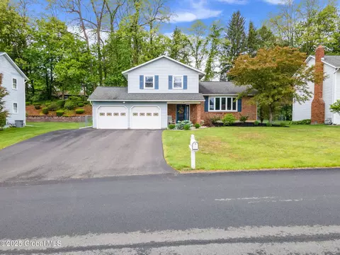 34 Deer Path Dr, Albany, NY 12205