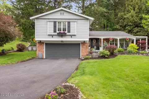 1335 Stanley Ln, Niskayuna, NY 12309