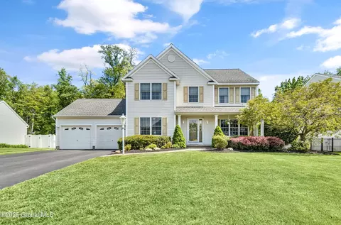 6 Shinnecock Hills Dr, Colonie, NY 12205