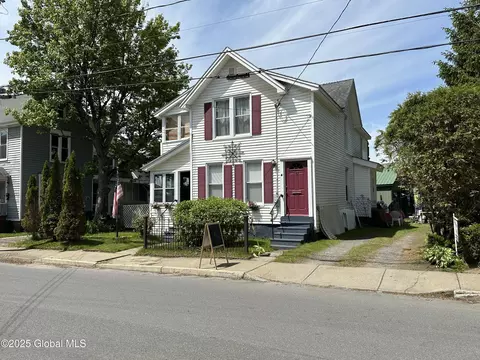 6 Carpenter St, Gloversville, NY 12078
