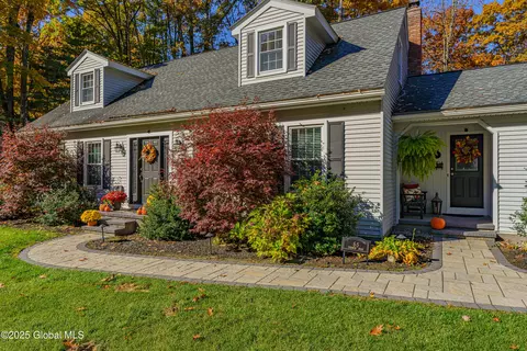 65 Harmon Rd, Glenville, NY 12302