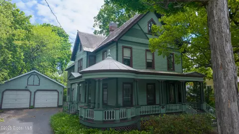 14 Pleasant St, Ballston Spa, NY 12020