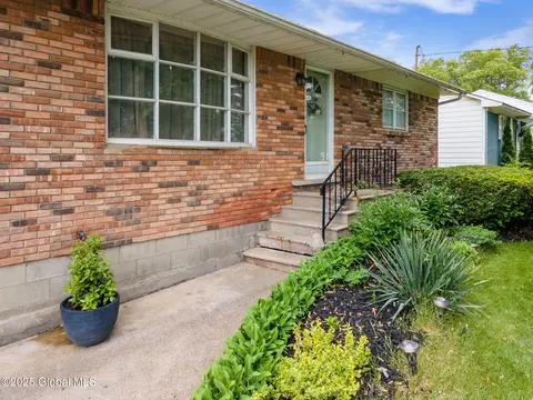 3291 Frank St, Schenectady, NY 12306 photo 7