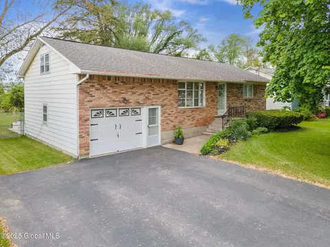 3291 Frank St, Schenectady, NY 12306