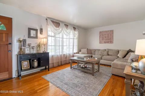 3291 Frank St, Schenectady, NY 12306 photo 9