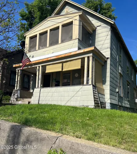 159 Champlain Ave, Ticonderoga, NY 12883