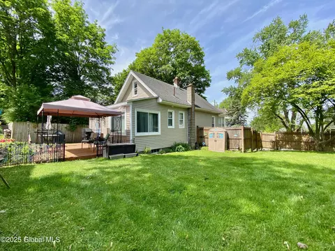 1926 Golf Ave, Schenectady, NY 12308
