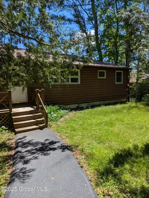 871 Trout Lake Rd, Bolton, NY 12814