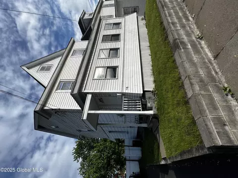 94 Willow Ave, Schenectady, NY 12304 photo 1