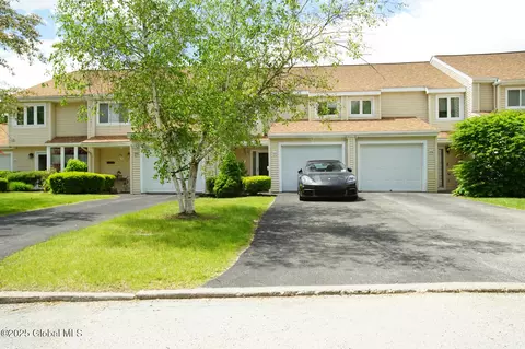 22 Winners Cir, Saratoga Springs, NY 12866