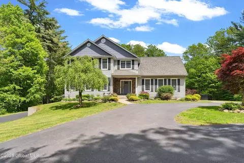 151 Edie Rd, Saratoga Springs, NY 12866