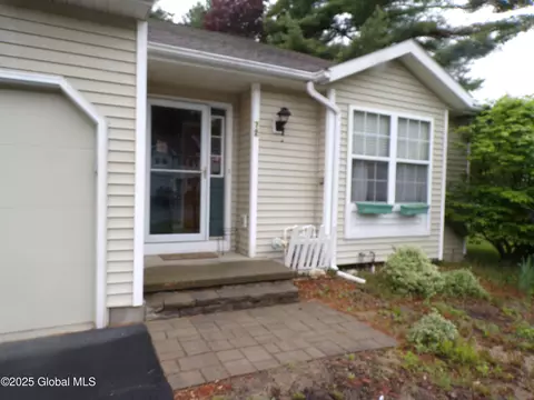 72 Old Mill Ln, Queensbury, NY 12804