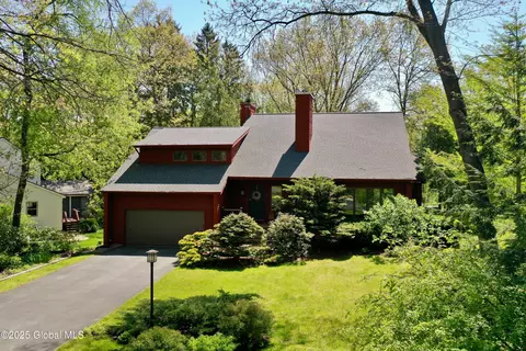 11 Orchard Park Dr, Clifton Park, NY 12065