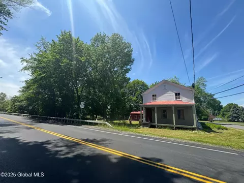 30 Chatham St, Nassau, NY 12123