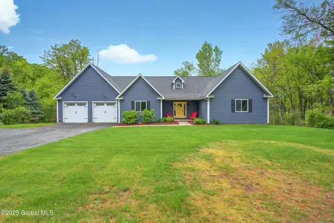 18 Kitchell Ln, Queensbury, NY 12804