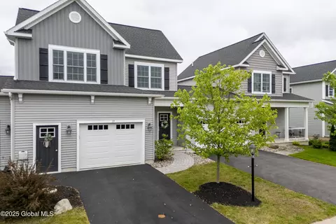 19 Pasture Pl, Ballston Lake, NY 12019