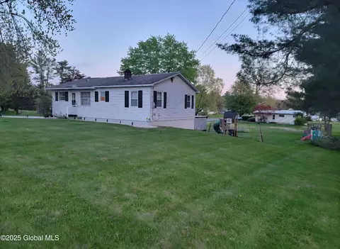 34 Hakes Rd, Troy, NY 12180