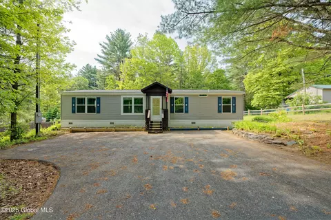 38 Warren Ln, Queensbury, NY 12804