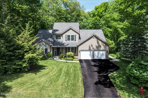 11 Newport Dr, Clifton Park, NY 12065