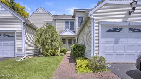 17 Kensington Pl, Albany, NY 12209