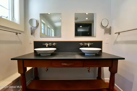 Bath - 51 Hoffman Rd, Saratoga Springs, NY 12866 photo 4 of 7