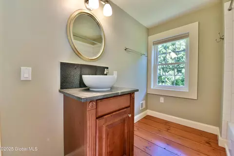 Bath - 51 Hoffman Rd, Saratoga Springs, NY 12866 photo 3 of 7