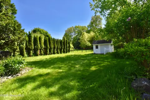 Exterior - 51 Hoffman Rd, Saratoga Springs, NY 12866 photo 8 of 11
