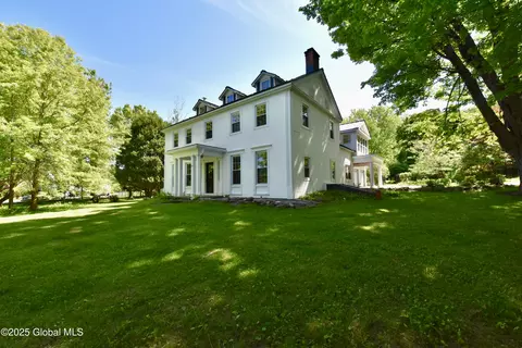51 Hoffman Rd, Saratoga Springs, NY 12866
