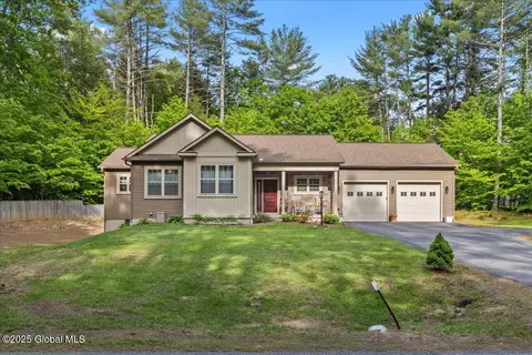 33 White Birch Dr, Lake Luzerne, NY 12846
