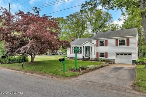 526 Leahy Ln, Ballston Spa, NY 12020