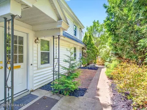 2 Van Rensselaer St, Saratoga Springs, NY 12866