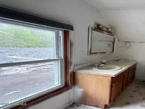 Bath - 19 Washington St, Cambridge, NY 12816 photo 1 of 1