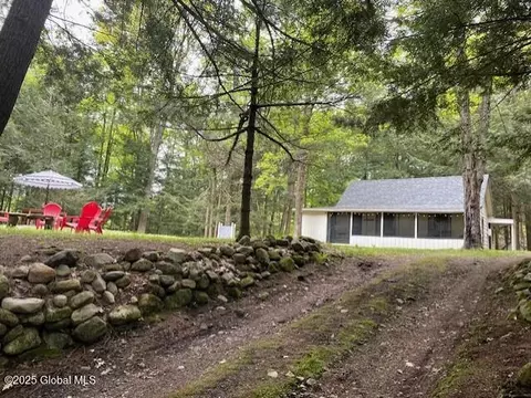 31 Shields Rd, Edinburg, NY 12134