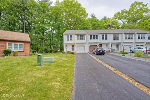 69 Brenden Ct, Clifton Park, NY 12065