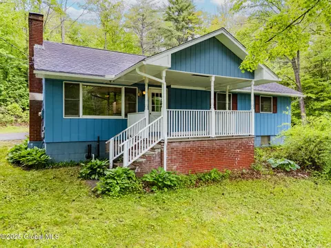 91 Middle Rd, Lake George, NY 12845