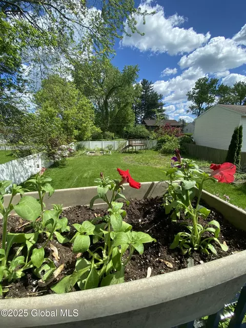 198 Hillcrest Ave, Schenectady, NY 12304 photo 28