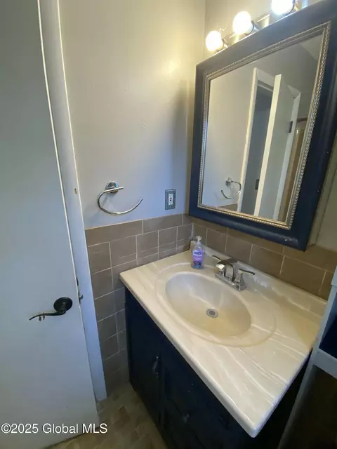 198 Hillcrest Ave, Schenectady, NY 12304 photo 38