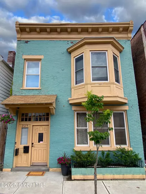 329 4th St, Troy, NY 12180