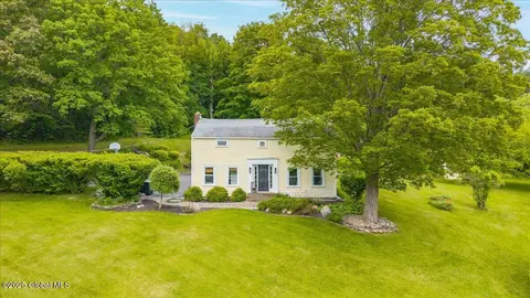 668 Rector Rd, Glenville, NY 12302