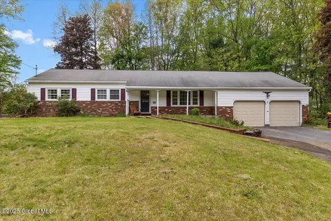 9 Mountain View Ter, Ballston Lake, NY 12019
