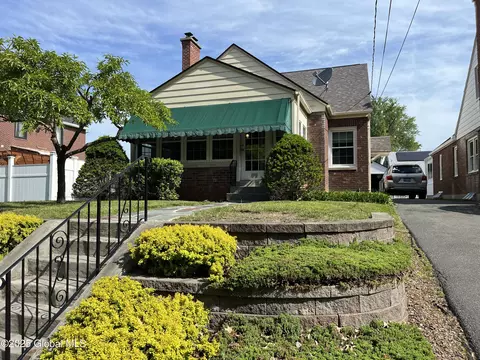 46 Valleyview Ave, Troy, NY 12180