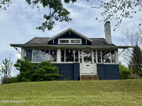 18 Bellemeade St, Wynantskill, NY 12198