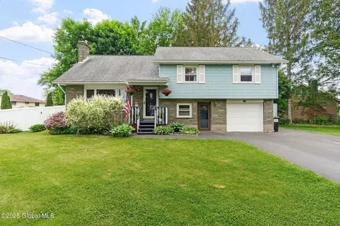 129 Charlton Rd, Ballston Lake, NY 12019