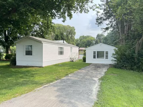 66 Plains Rd, Cambridge, NY 12816